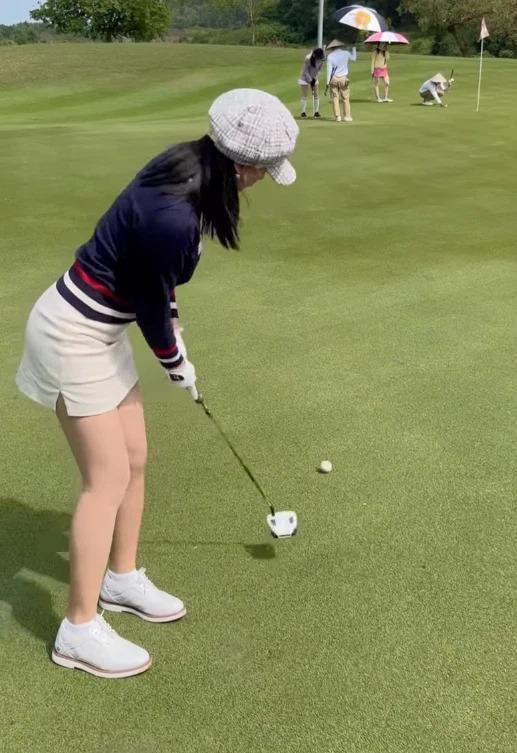 Phương Oanh lên đồ xịn sò chơi golf chẳng kém dàn Hoa hậu-3