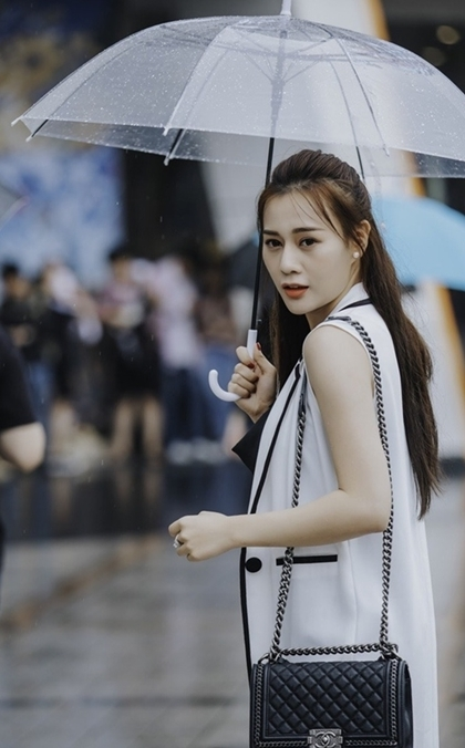 Đếm không xuể tủ túi hiệu của Phương Oanh, thương hiệu cao cấp nào cũng có-2