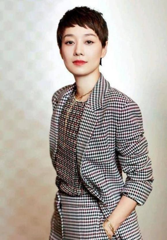 Phụ nữ nên cố gắng đừng để tóc dài ở độ tuổi 40 và 50, hãy thử 3 kiểu tóc này, khí chất và giảm tuổi tác-3