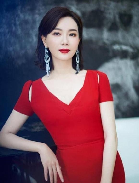 Phụ nữ nên cố gắng đừng để tóc dài ở độ tuổi 40 và 50, hãy thử 3 kiểu tóc này, khí chất và giảm tuổi tác-6