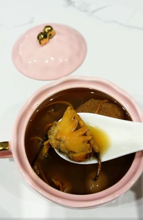 Học lỏm Phương Oanh cách làm bào ngư hầm đông trùng thuốc bắc siêu ngon để bồi bổ cho ông xã-2