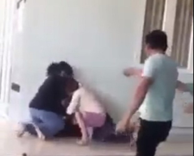 Xác minh nhóm người đánh nữ chủ nhà ở Đắk Lắk ngất xỉu-2