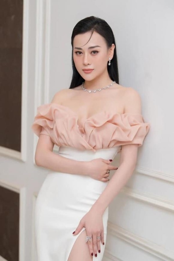 Phương Oanh bị khui lại khung ảnh diện áo thị phi hệt Hải Tú và Hiền Hồ-3