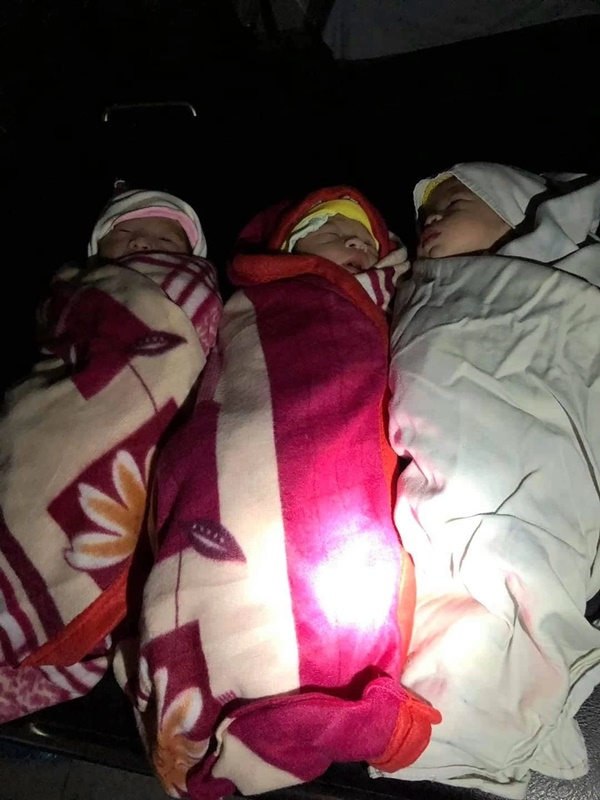 Rọi đèn đỡ đẻ cho sản phụ sinh 3 trong đêm mất điện-3