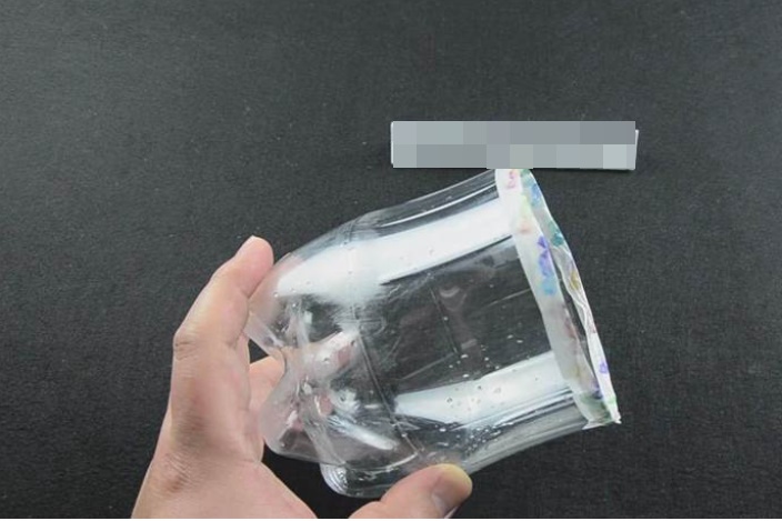 Cắt chai nhựa thành nhiều vòng tròn, cất trong phòng tắm có công dụng siêu mạnh, gia đình nào cũng cần dùng tới-6