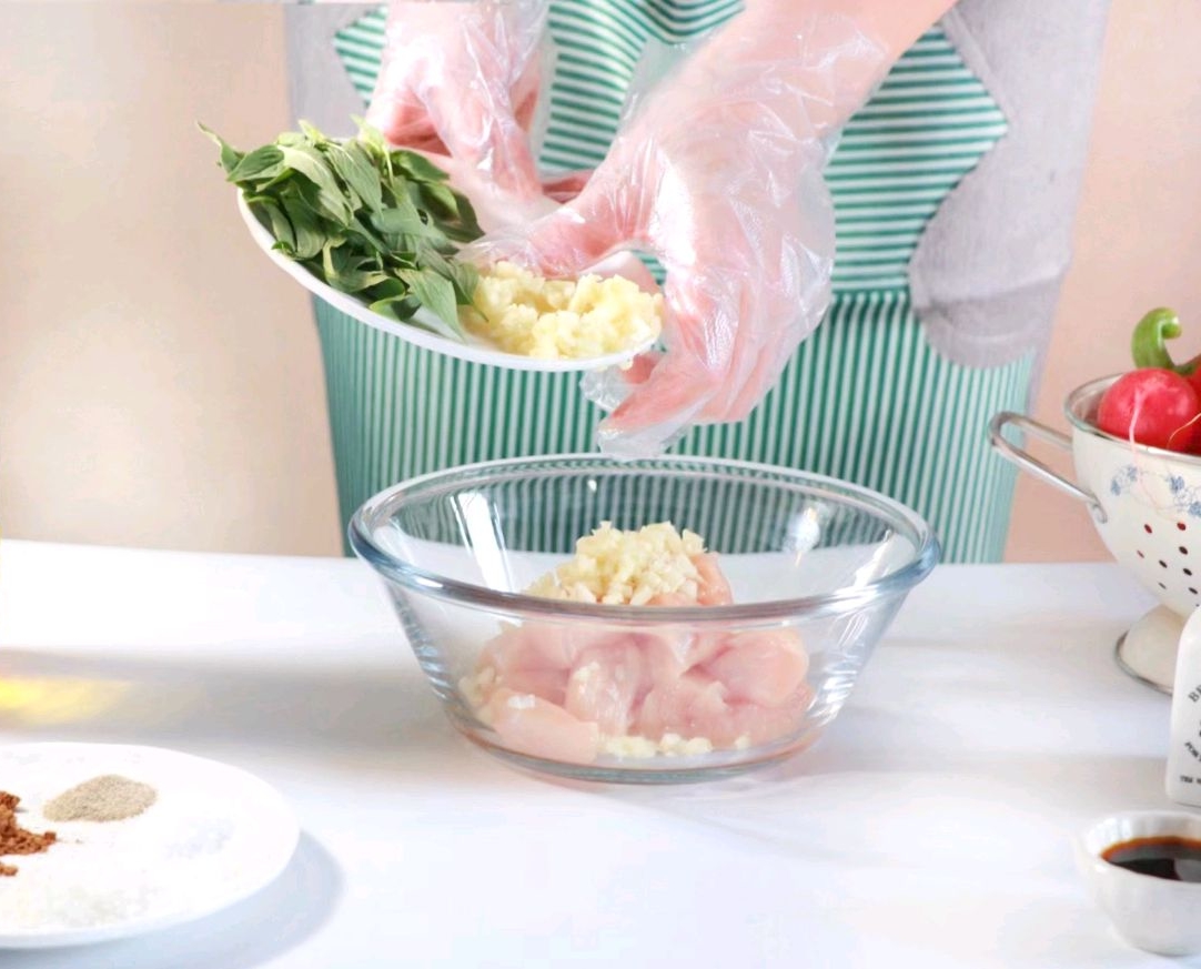 Vẫn là gà chiên, nhưng thêm loại lá quen thuộc này vào thì thơm ngon hơn hẳn-2