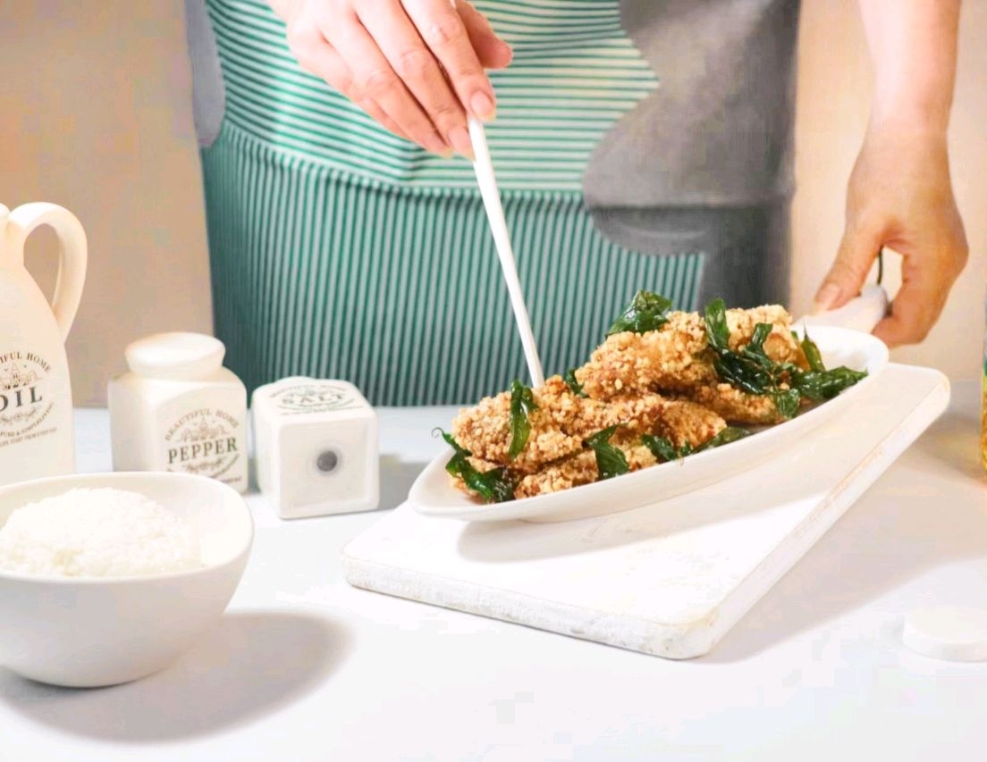 Vẫn là gà chiên, nhưng thêm loại lá quen thuộc này vào thì thơm ngon hơn hẳn-8