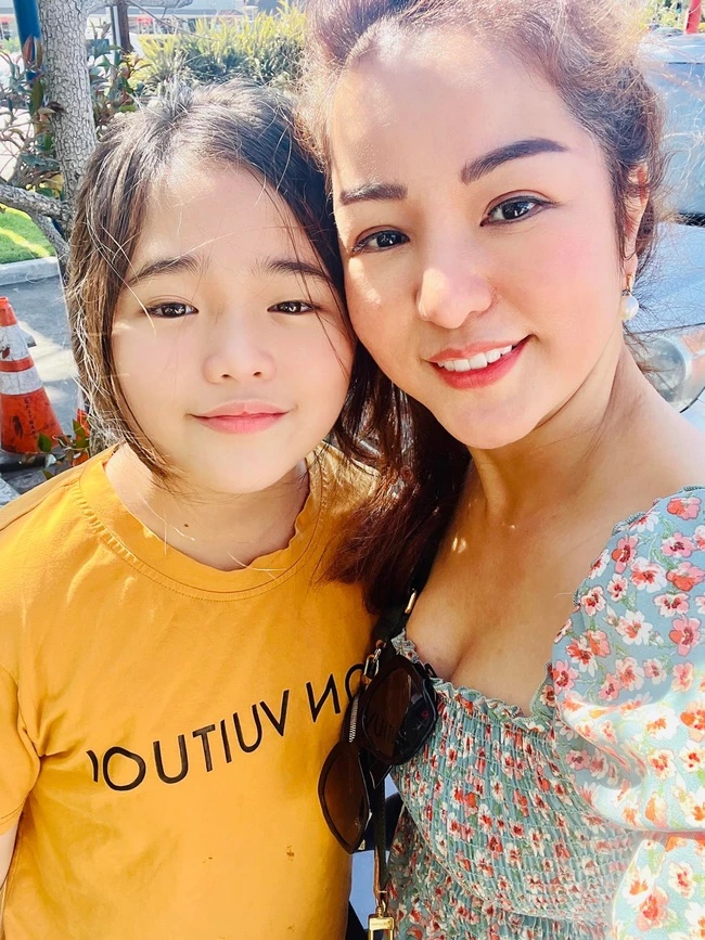 Thúy Nga khoe ảnh con gái về nước, nhờ chi tiết này mà nữ danh hài được mọi người khen khéo dạy con-2