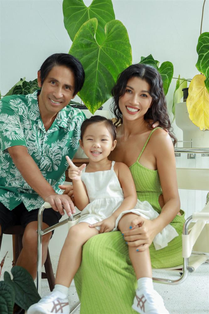 Cuộc sống tràn màu xanh thanh bình của người mẫu Trang Lạ và bác sĩ tài hoa-4