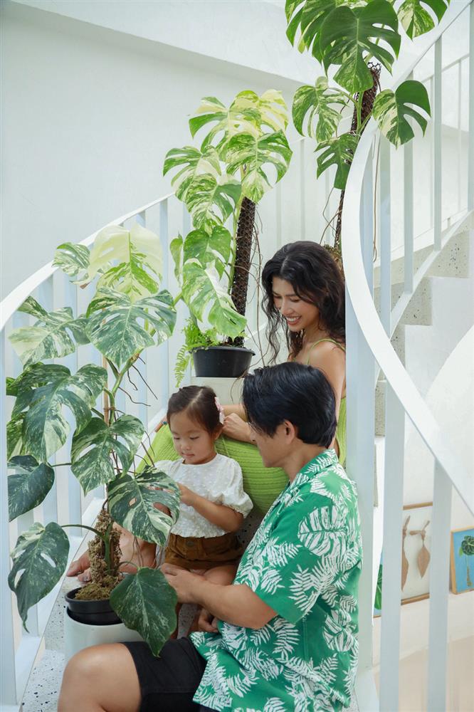 Cuộc sống tràn màu xanh thanh bình của người mẫu Trang Lạ và bác sĩ tài hoa-6