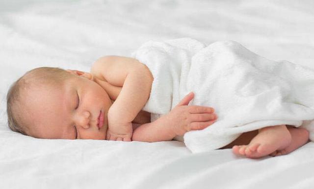 Tại sao trẻ dễ thương nhưng lớn lên lại càng xấu đi? Có thể khi bé đang ngủ cha mẹ đã bỏ qua 4 vấn đề này-2