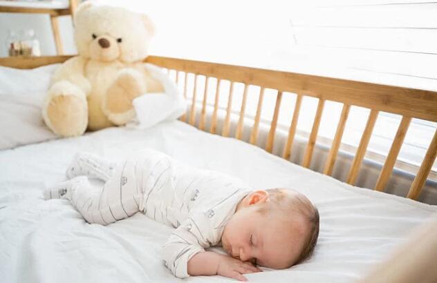 Tại sao trẻ dễ thương nhưng lớn lên lại càng xấu đi? Có thể khi bé đang ngủ cha mẹ đã bỏ qua 4 vấn đề này-3