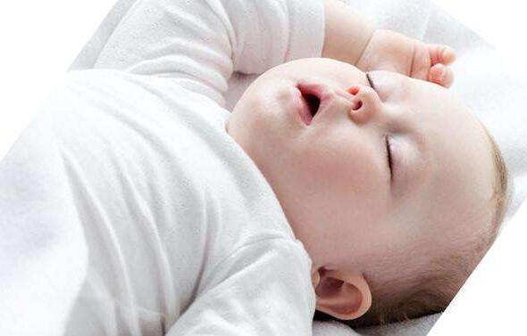 Tại sao trẻ dễ thương nhưng lớn lên lại càng xấu đi? Có thể khi bé đang ngủ cha mẹ đã bỏ qua 4 vấn đề này-6