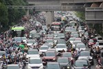 Bỏ chạy sau khi tông chết người, tài xế ô tô ở Hà Nội bị người dân bắt về-2