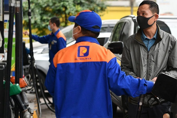 Giá xăng dầu kỳ tới có thể tăng hơn 2.000 đồng/lít-1