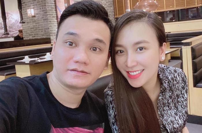 Bị réo gọi khi bà xã đăng ảnh tìm tung tích gái lạ, phía Khắc Việt nói gì?-2