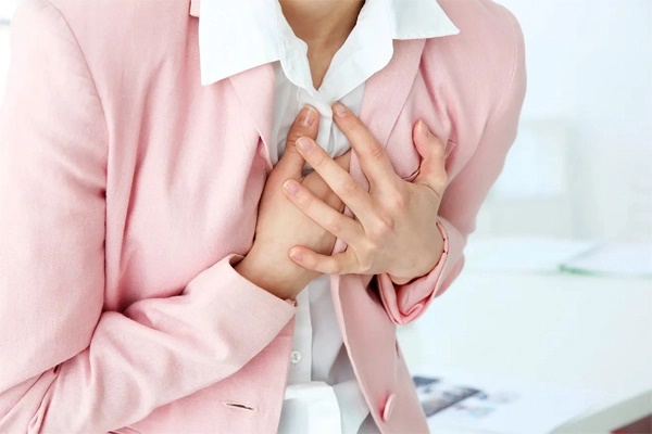 Biểu hiện cơn đau tim xuất hiện trước 1 tháng ở 71% bệnh nhân nữ-1