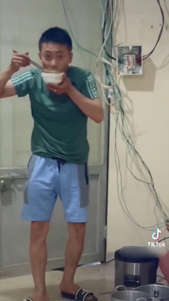 Có tài sản bạc tỷ, ngỡ ngàng ảnh bữa cơm của Quang Linh Vlog-6