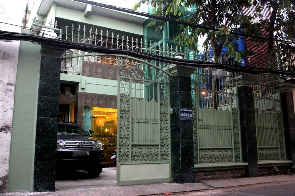 Bức tượng trong ngôi nhà hơn 50 năm tuổi trưng bày hàng trăm tượng Phật của NSND Kim Cương có gì đặc biệt?-1