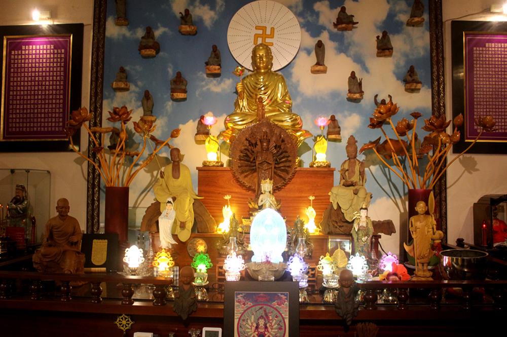 Bức tượng trong ngôi nhà hơn 50 năm tuổi trưng bày hàng trăm tượng Phật của NSND Kim Cương có gì đặc biệt?-10