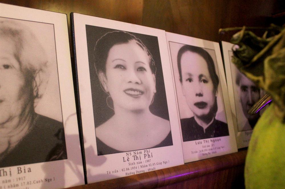 Bức tượng trong ngôi nhà hơn 50 năm tuổi trưng bày hàng trăm tượng Phật của NSND Kim Cương có gì đặc biệt?-18