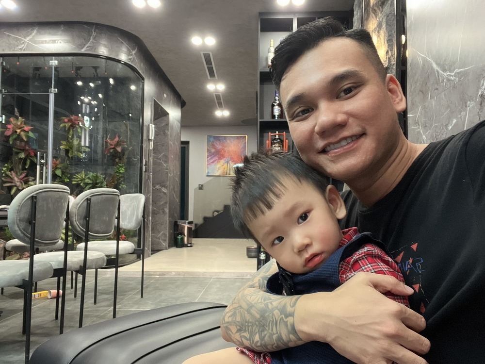 Hé lộ không gian sang trọng trong biệt thự triệu đô của ca sĩ Khắc Việt và vợ DJ xinh đẹp-4