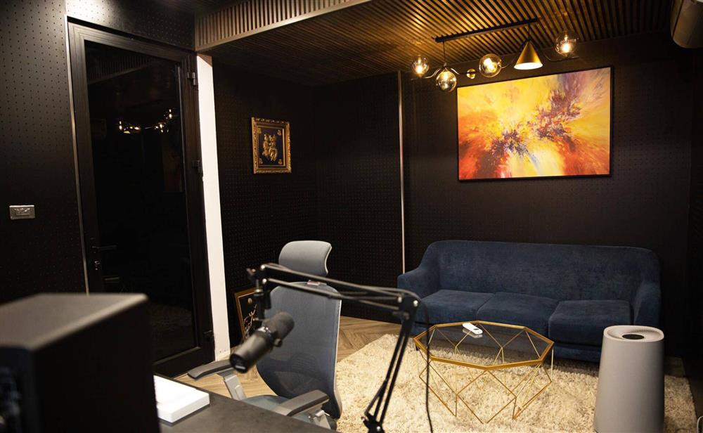 Hé lộ không gian sang trọng trong biệt thự triệu đô của ca sĩ Khắc Việt và vợ DJ xinh đẹp-11