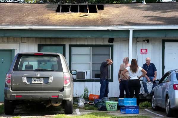 Mỹ: Phóng hỏa rồi xả súng bắn chết những người chạy ra-2