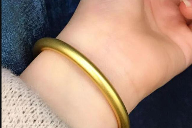 Mua vòng vàng cho mẹ, bà lại tặng cho con dâu, tôi không bao giờ về nhà nữa!-1