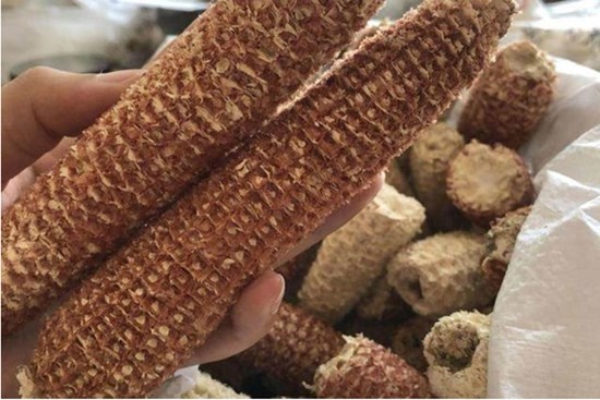 Sấy khô lõi ngô rồi đặt trong bếp có tác dụng quá hay, giải quyết được rắc rối lớn trong gia đình