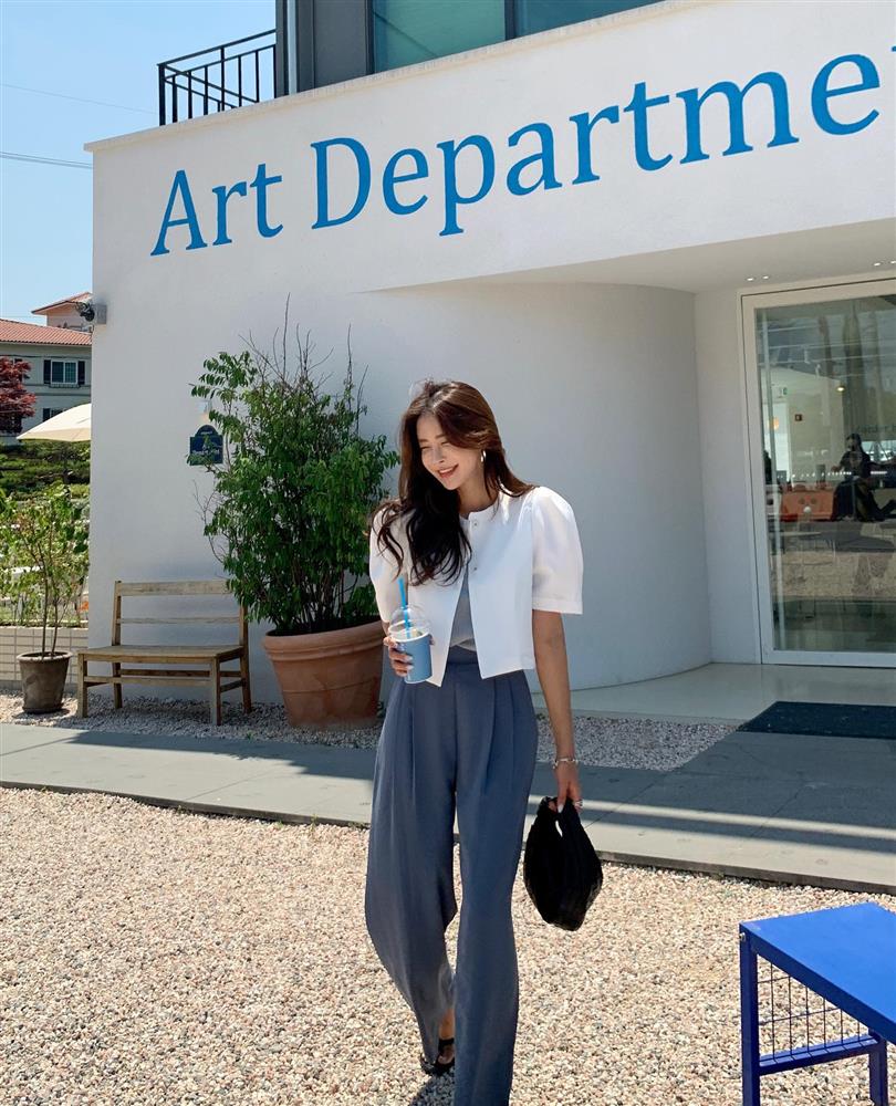 Xu hướng năm nay là mặc áo dáng lửng để trông thật trẻ trung và cao thêm 5 phân-1