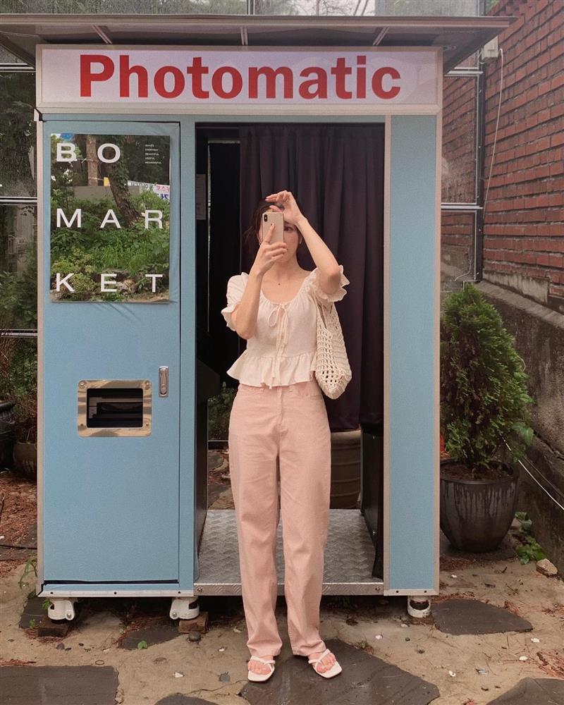 Xu hướng năm nay là mặc áo dáng lửng để trông thật trẻ trung và cao thêm 5 phân-12