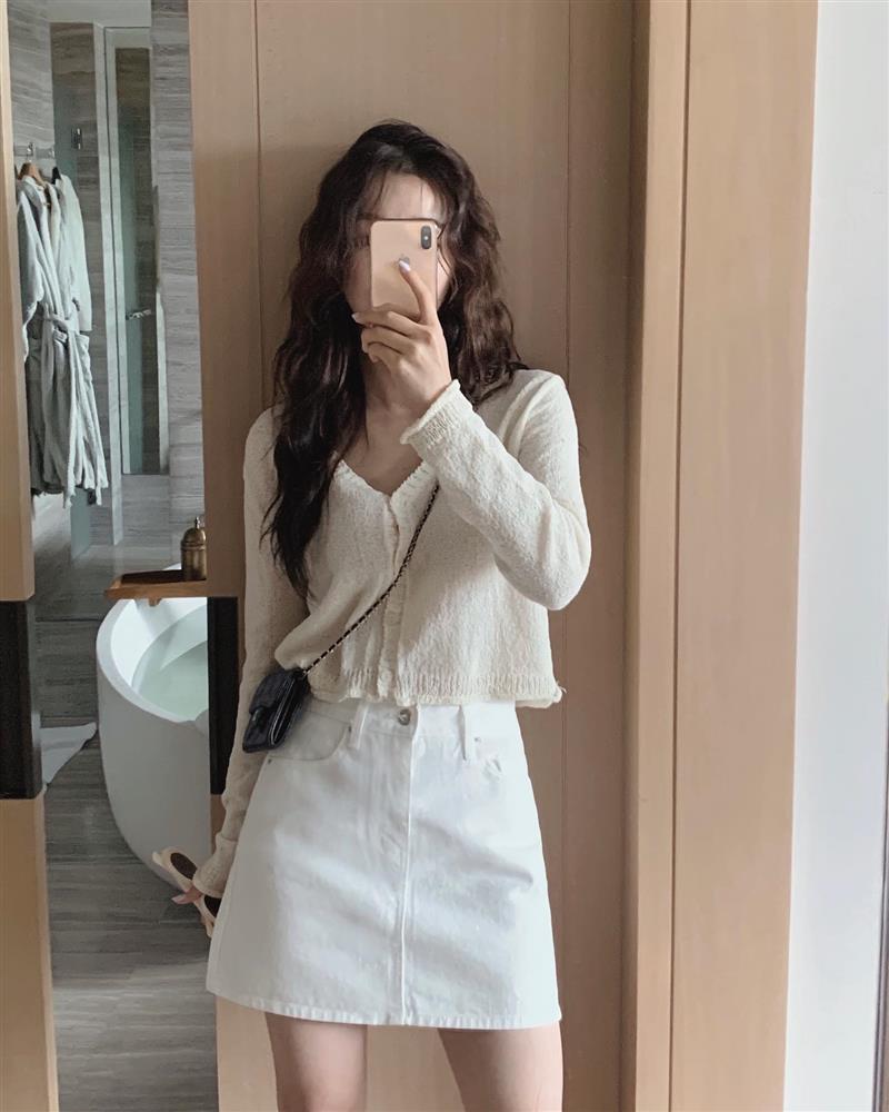 Xu hướng năm nay là mặc áo dáng lửng để trông thật trẻ trung và cao thêm 5 phân-6