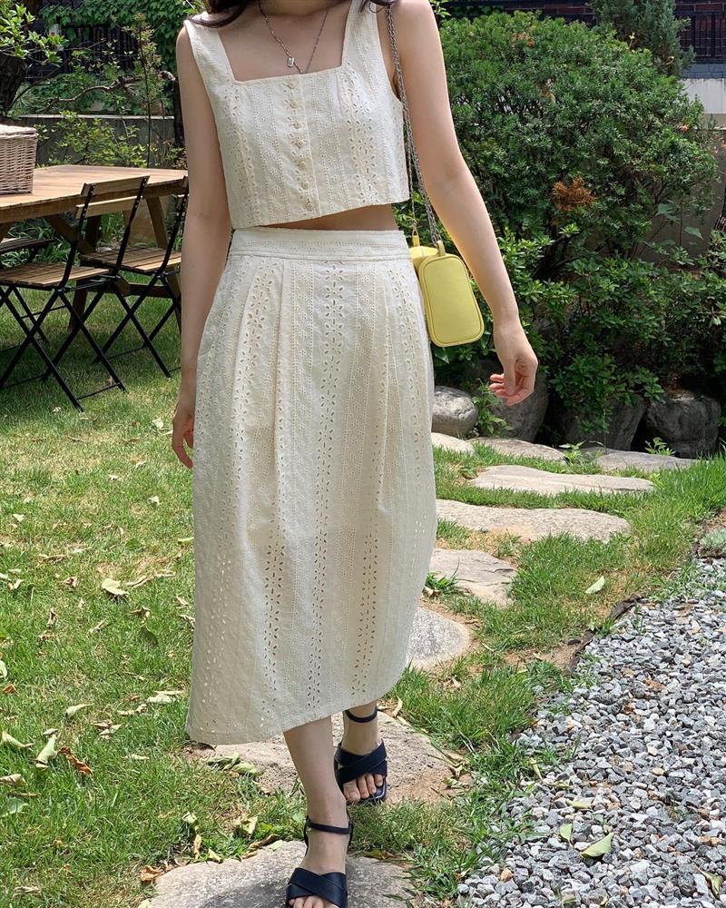 Xu hướng năm nay là mặc áo dáng lửng để trông thật trẻ trung và cao thêm 5 phân-7