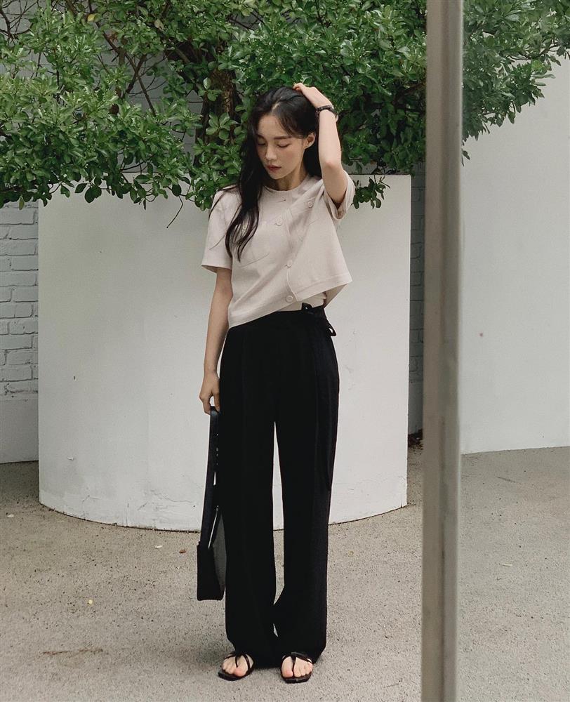 Xu hướng năm nay là mặc áo dáng lửng để trông thật trẻ trung và cao thêm 5 phân-8