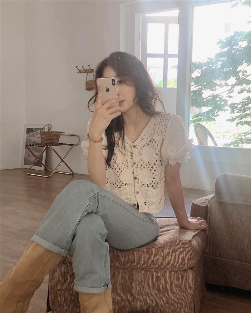 Xu hướng năm nay là mặc áo dáng lửng để trông thật trẻ trung và cao thêm 5 phân-15