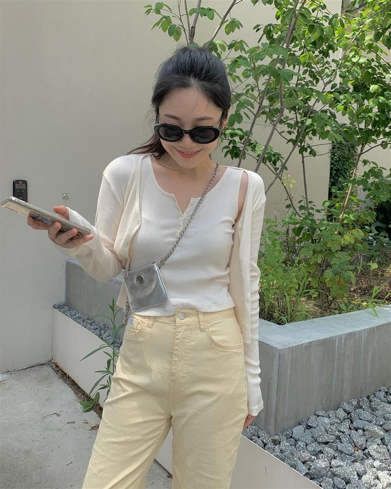 Xu hướng năm nay là mặc áo dáng lửng để trông thật trẻ trung và cao thêm 5 phân-20