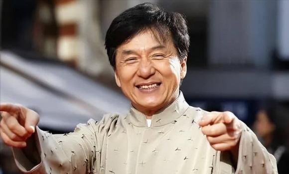 Thành Long bị chỉ trích khi đi trực thăng mua nhà mới hơn 135 tỷ đồng, nhìn nội thất dát vàng bên trong khiến dân tình không khỏi choáng ngợp-7