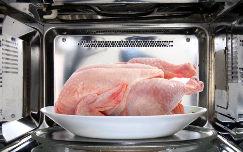 Rã đông thịt gà đừng ngâm vào nước: Đây là 3 cách rã đông thịt gà nhanh, thịt ngon, không bị mất chất-1