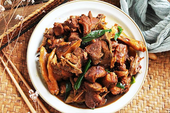 Mách chị em cách nấu thịt vịt kho gừng sả thơm ngon đậm đà, món ăn đưa cơm ai cũng thích
