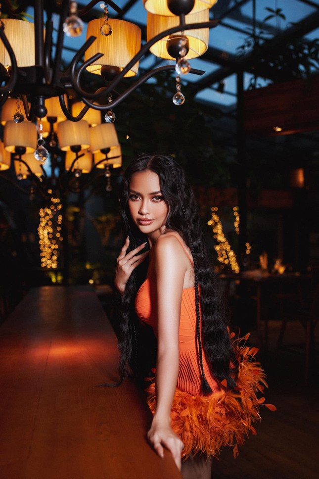 Đụng hàng từ Tiểu Vy đến Ngọc Châu, Tóc Tiên khoe dáng nóng bỏng không kém hai nàng Hậu-10