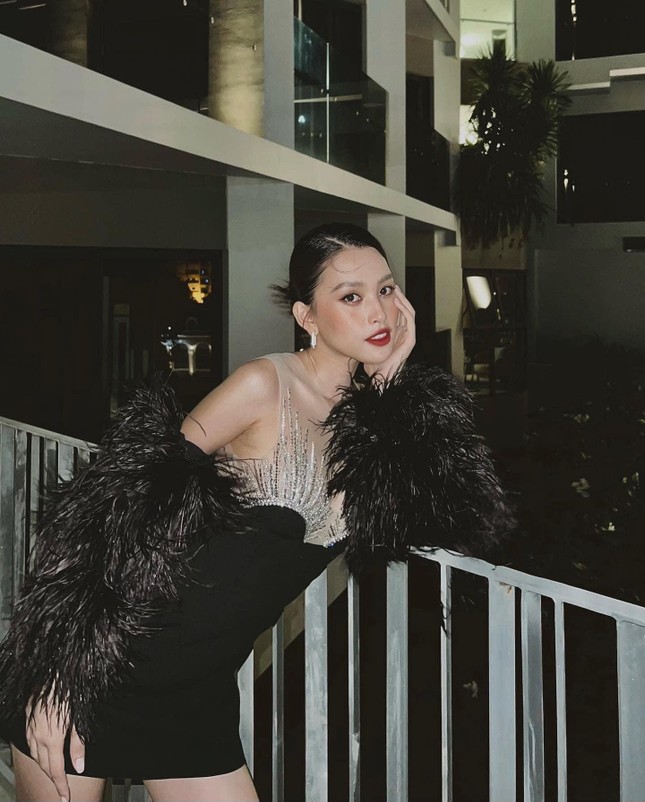 Đụng hàng từ Tiểu Vy đến Ngọc Châu, Tóc Tiên khoe dáng nóng bỏng không kém hai nàng Hậu-4