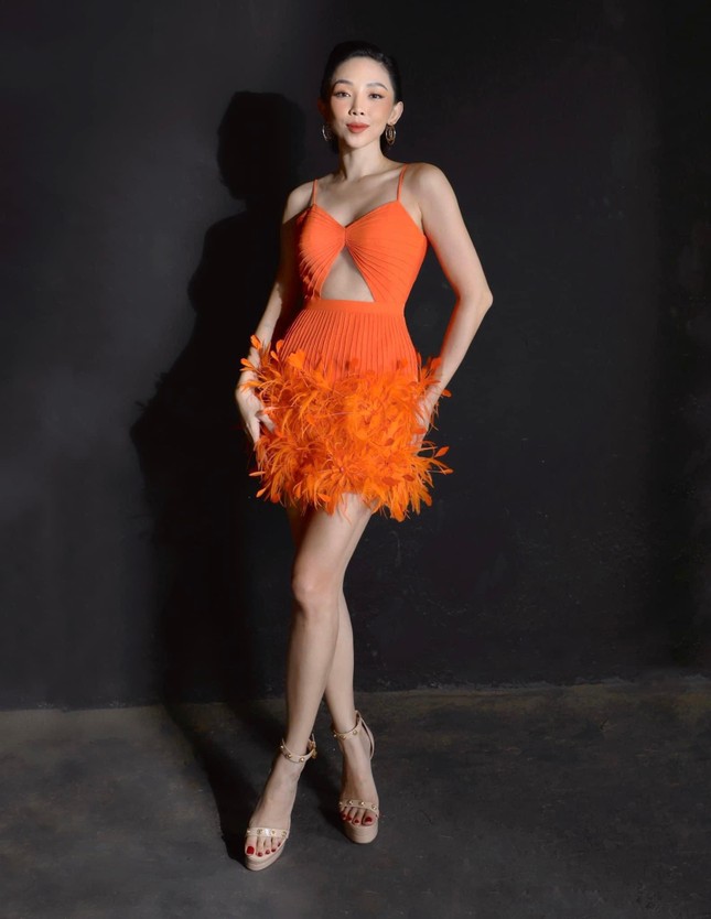 Đụng hàng từ Tiểu Vy đến Ngọc Châu, Tóc Tiên khoe dáng nóng bỏng không kém hai nàng Hậu-6