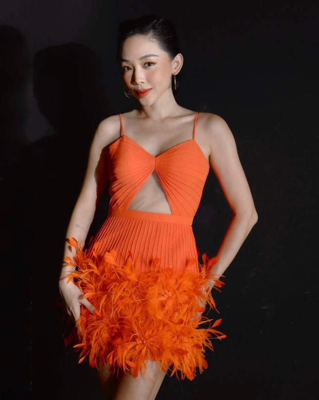 Đụng hàng từ Tiểu Vy đến Ngọc Châu, Tóc Tiên khoe dáng nóng bỏng không kém hai nàng Hậu-7