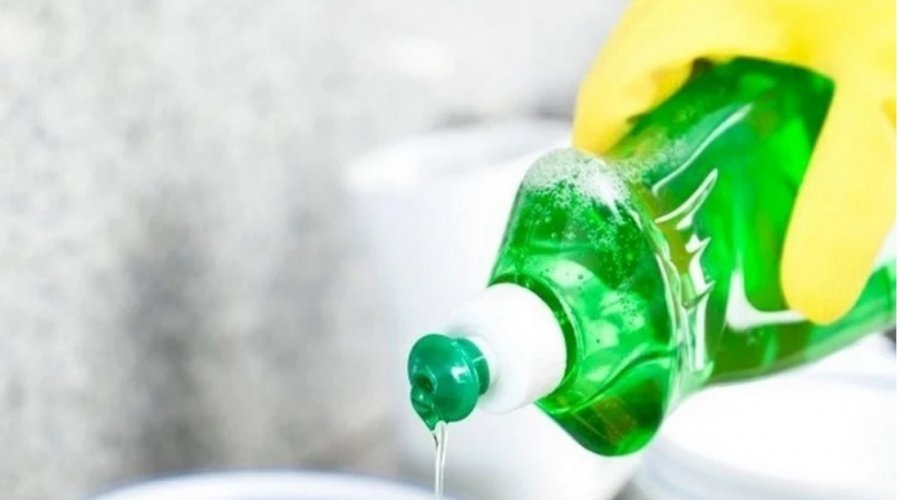 Nước rửa bát đổ trực tiếp vào giẻ là sai: Đây mới đúng là cách dùng tiết kiệm nhất, không gây hại sức khỏe-5