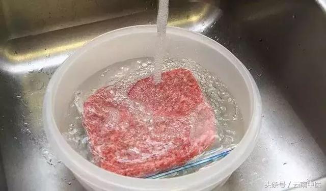 Những việc có thể giải quyết bằng muối, hãy&nbsp;áp dụng ngay nếu không muốn&nbsp;phí tiền!-3