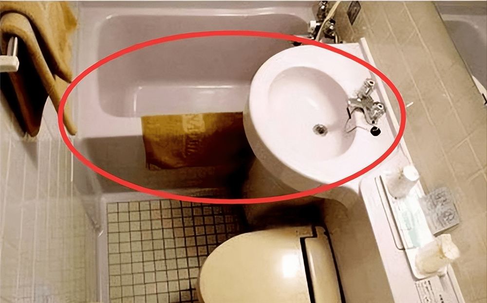 Nhà vệ sinh mini 2m2 vẫn có đủ bồn tắm và mọi yếu tố thiết yếu, nhỏ xinh mà tiện lợi-3