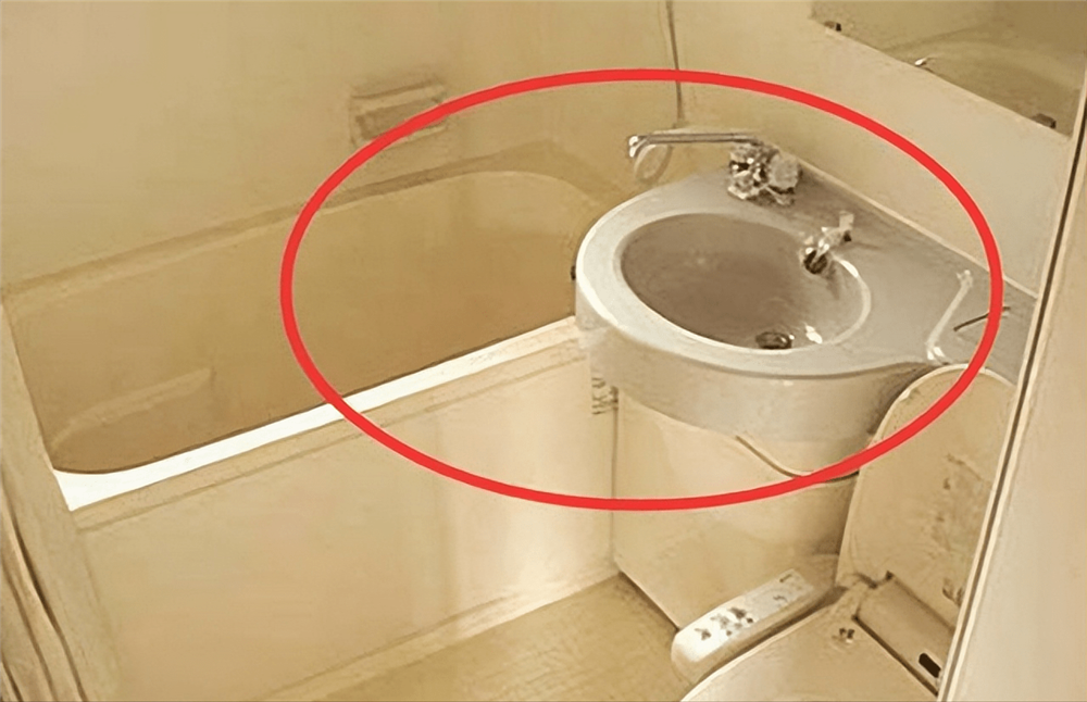 Nhà vệ sinh mini 2m2 vẫn có đủ bồn tắm và mọi yếu tố thiết yếu, nhỏ xinh mà tiện lợi-4