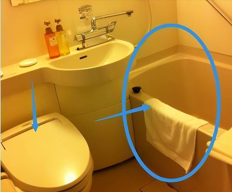 Nhà vệ sinh mini 2m2 vẫn có đủ bồn tắm và mọi yếu tố thiết yếu, nhỏ xinh mà tiện lợi-5