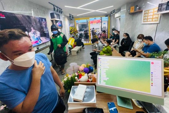 Rao bán iPhone, laptop... đời mới siêu rẻ, gom tiền cọc của khách rồi 'bỏ bom'